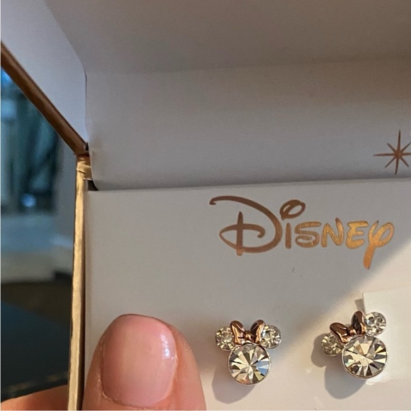 Disney Bowtiful Stud Earrings, large, crystal, silver-plated, New in Box - Picture 6 of 10